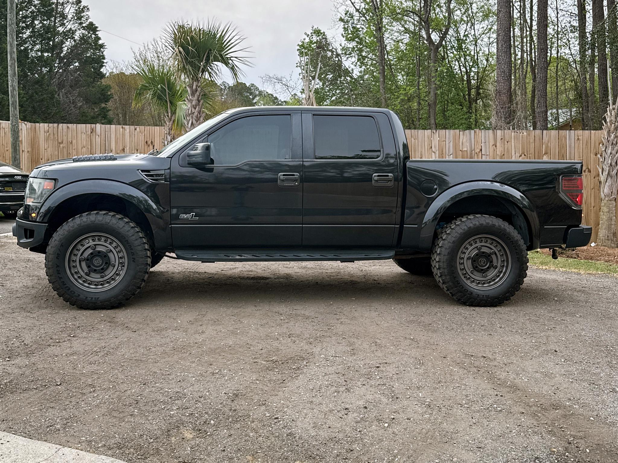 Ford F-150 4WD SuperCrew 145" SVT Raptor 2013