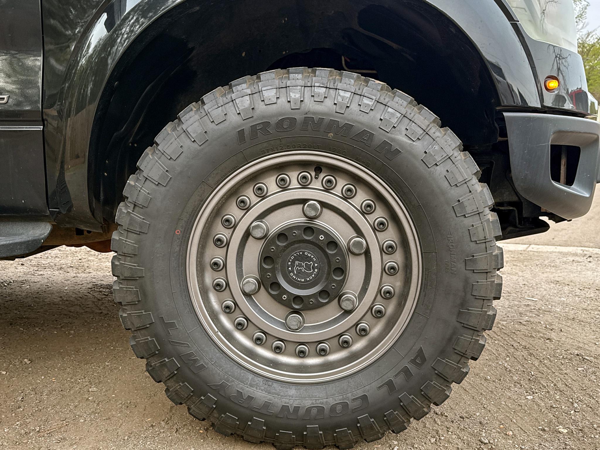 Ford F-150 4WD SuperCrew 145" SVT Raptor 2013