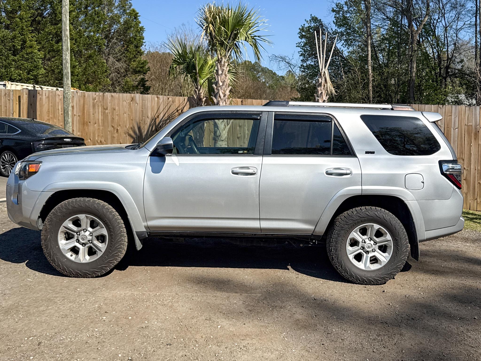 Toyota 4Runner SR5 2WD (Natl) 2019