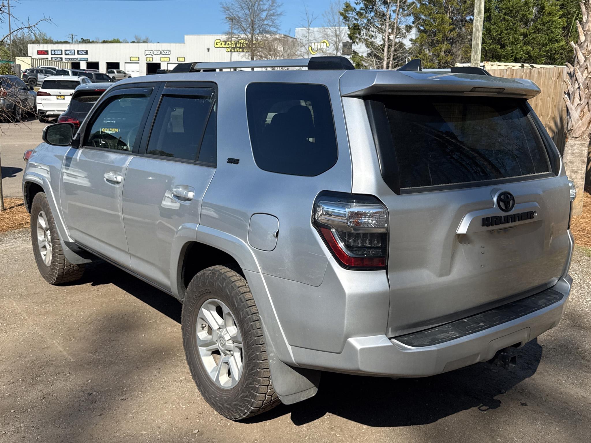 Toyota 4Runner SR5 2WD (Natl) 2019