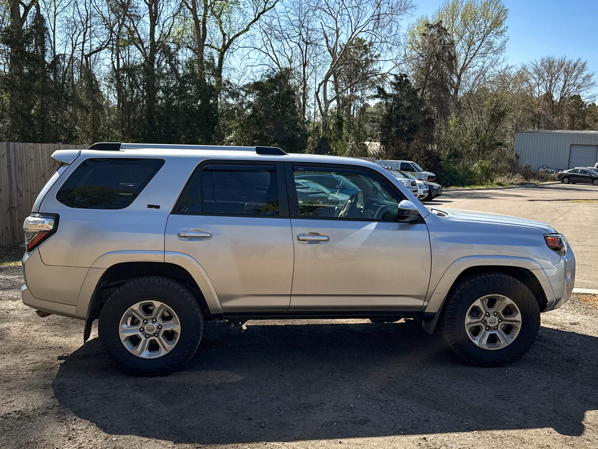 Toyota 4Runner SR5 2WD (Natl) 2019