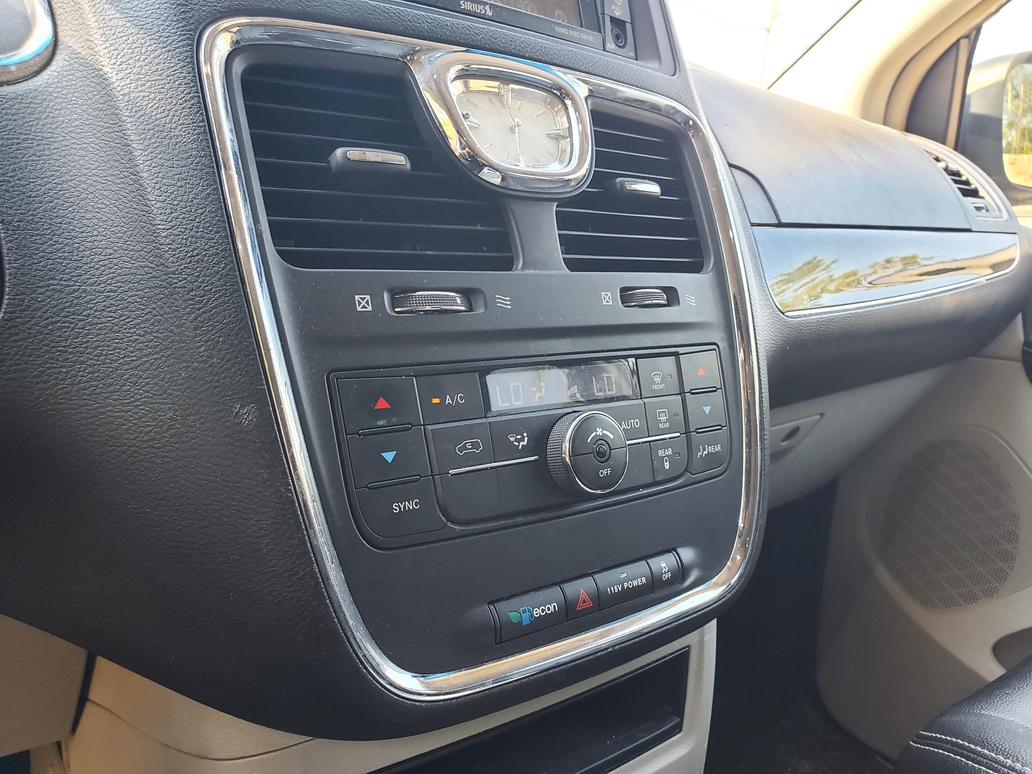 Chrysler Town & Country 4dr Wgn Touring 2015