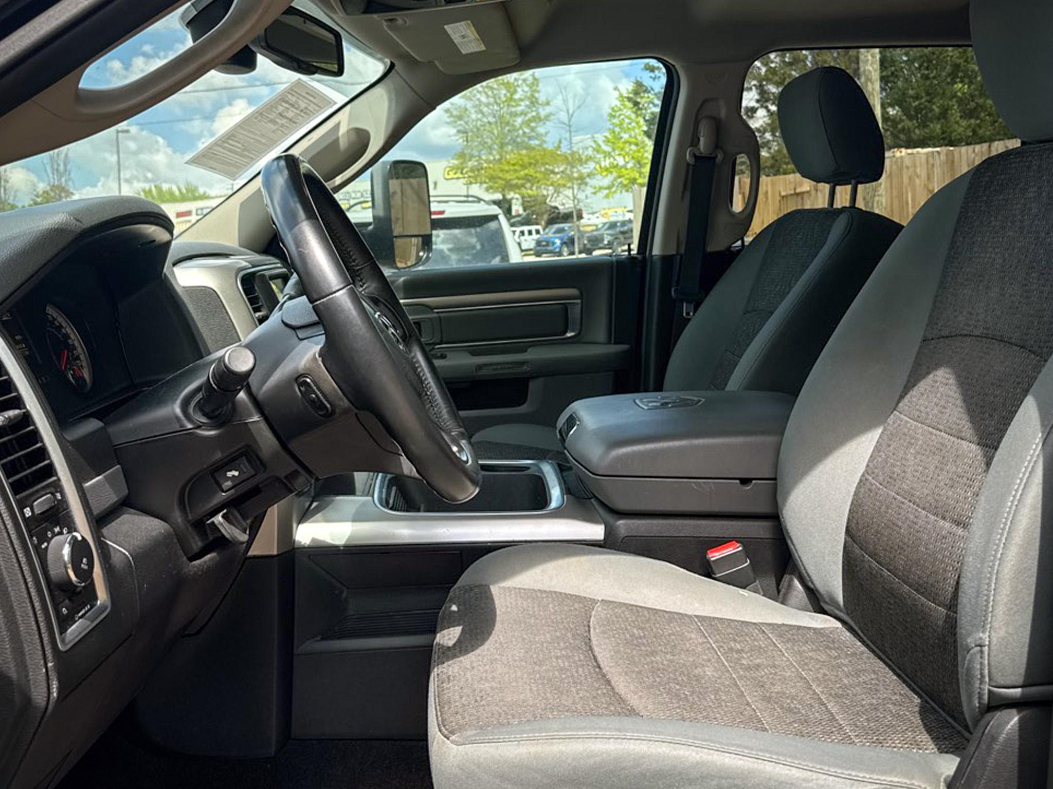 RAM 2500 Lone Star 4x4 Crew Cab 6'4" Box 2017