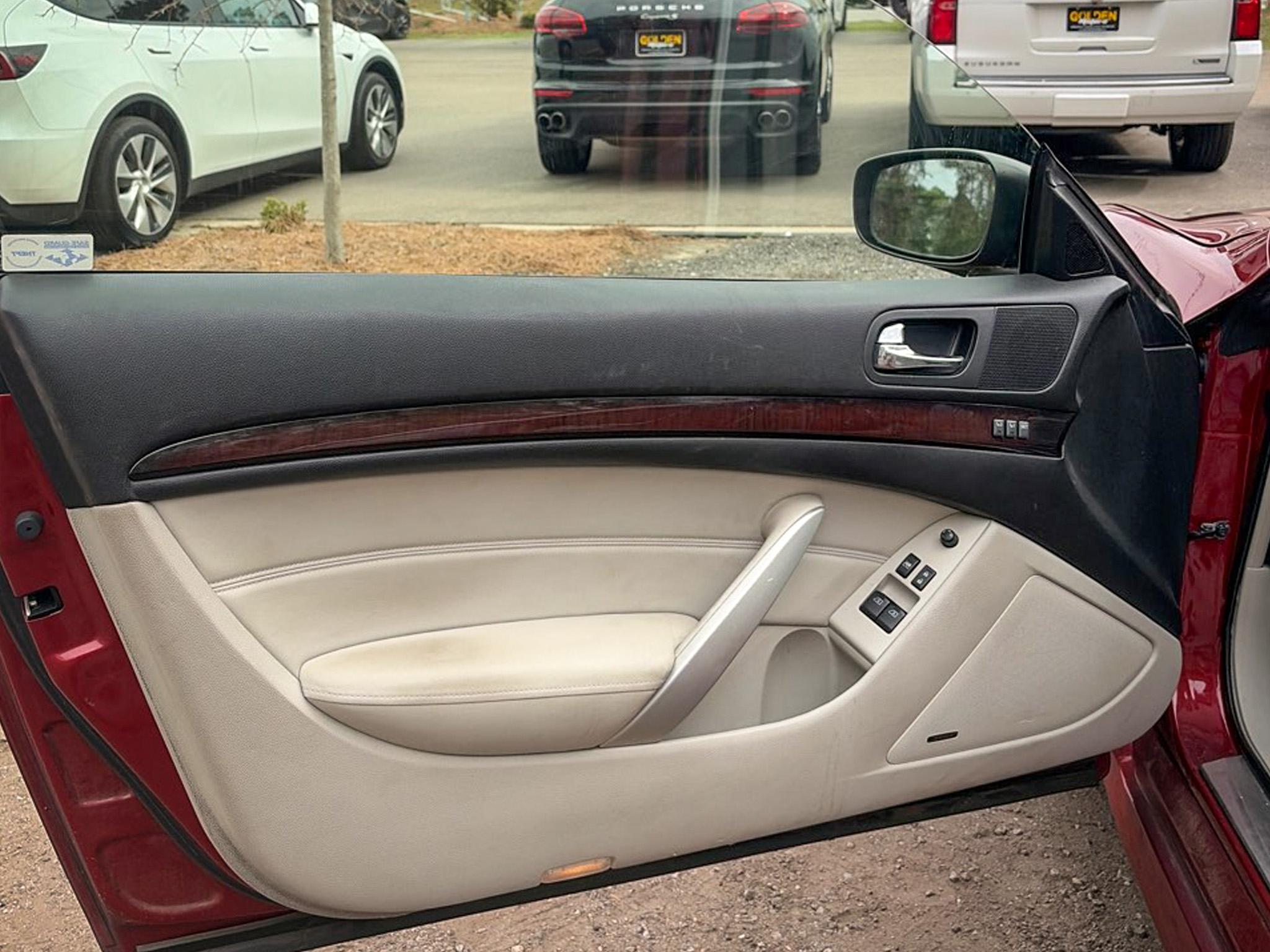 Infiniti Q60 Coupe  2014