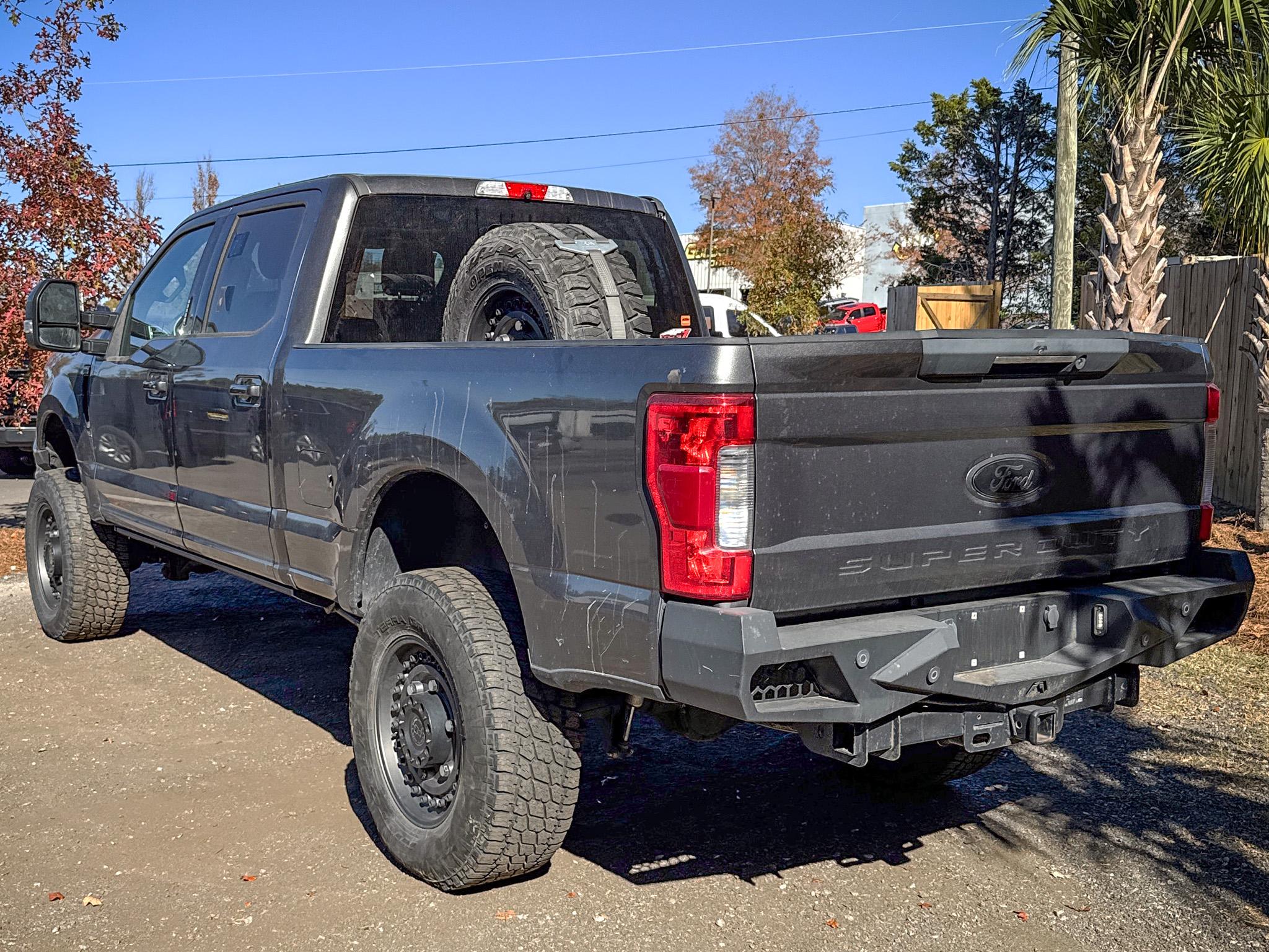 Ford Super Duty F-250 SRW Lariat 4WD Crew Cab 8' Box 2017