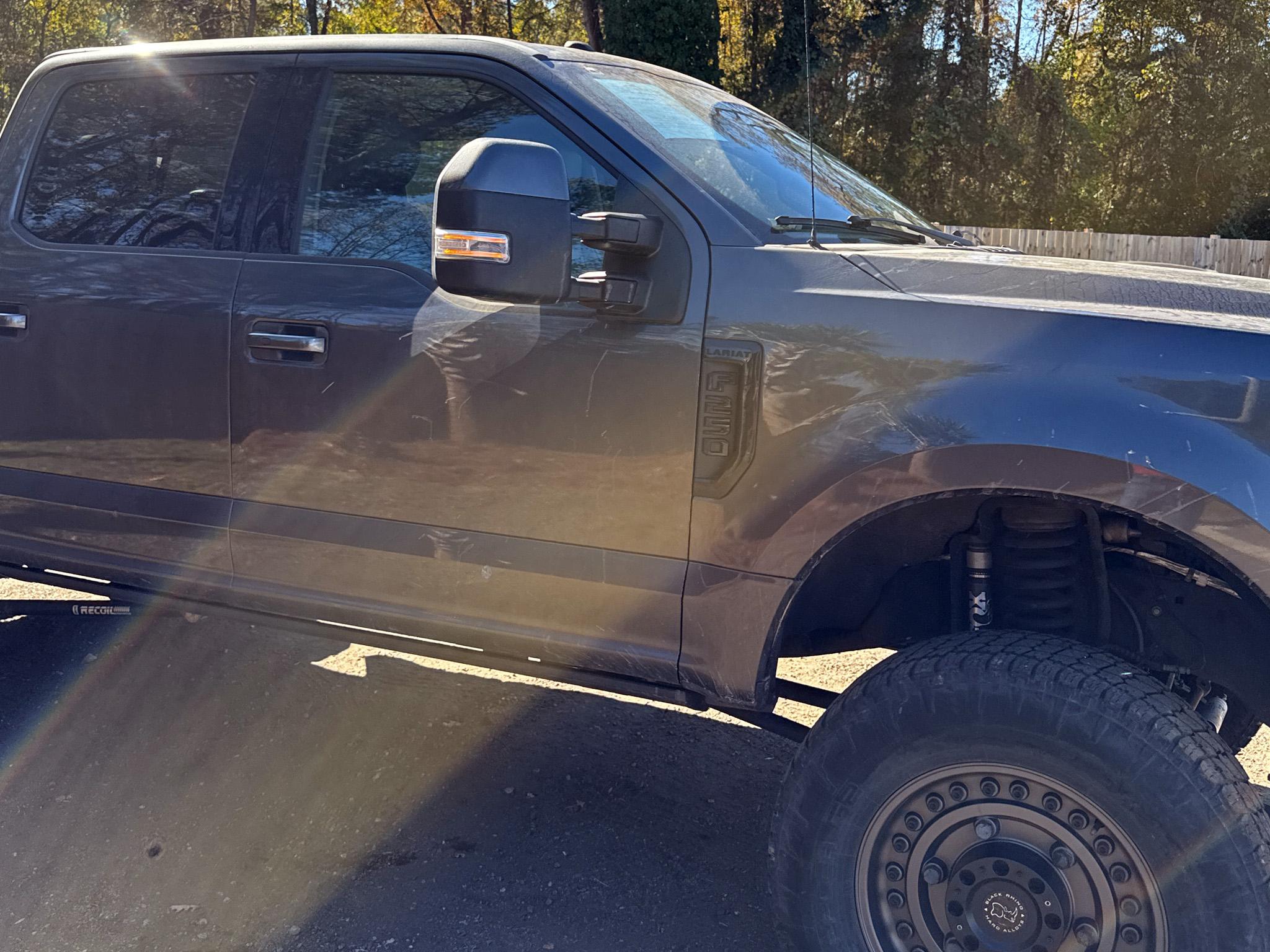 Ford Super Duty F-250 SRW Lariat 4WD Crew Cab 8' Box 2017