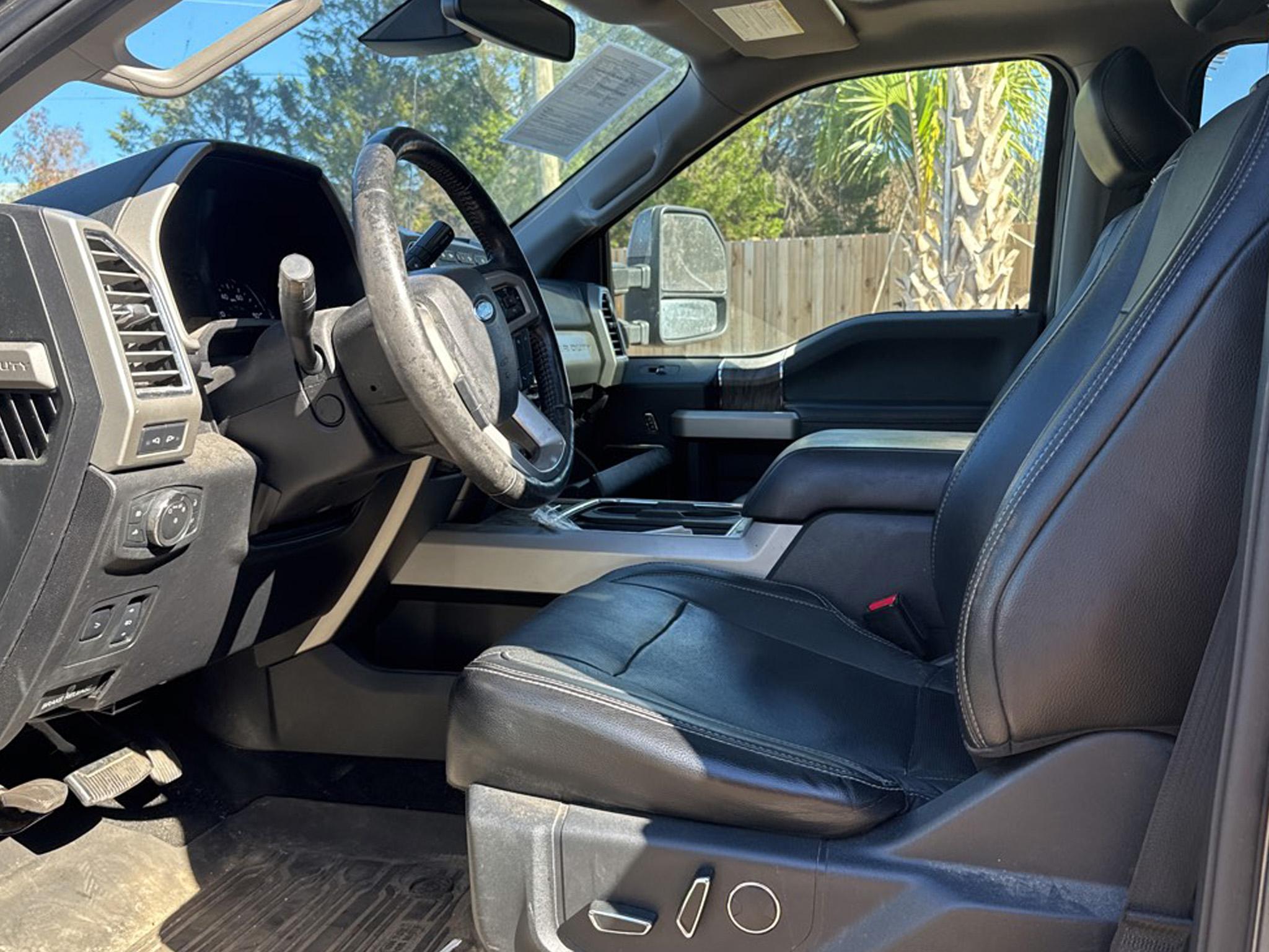 Ford Super Duty F-250 SRW Lariat 4WD Crew Cab 8' Box 2017