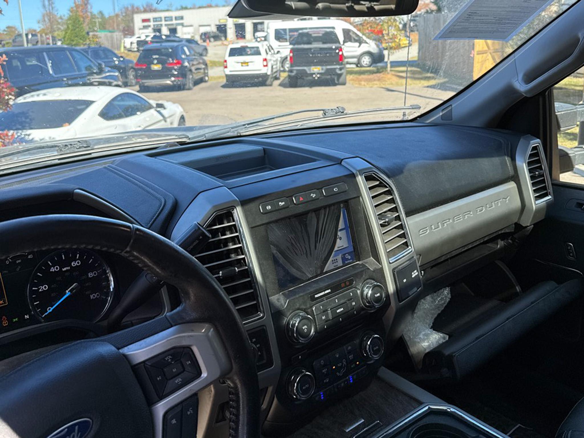 Ford Super Duty F-250 SRW Lariat 4WD Crew Cab 8' Box 2017