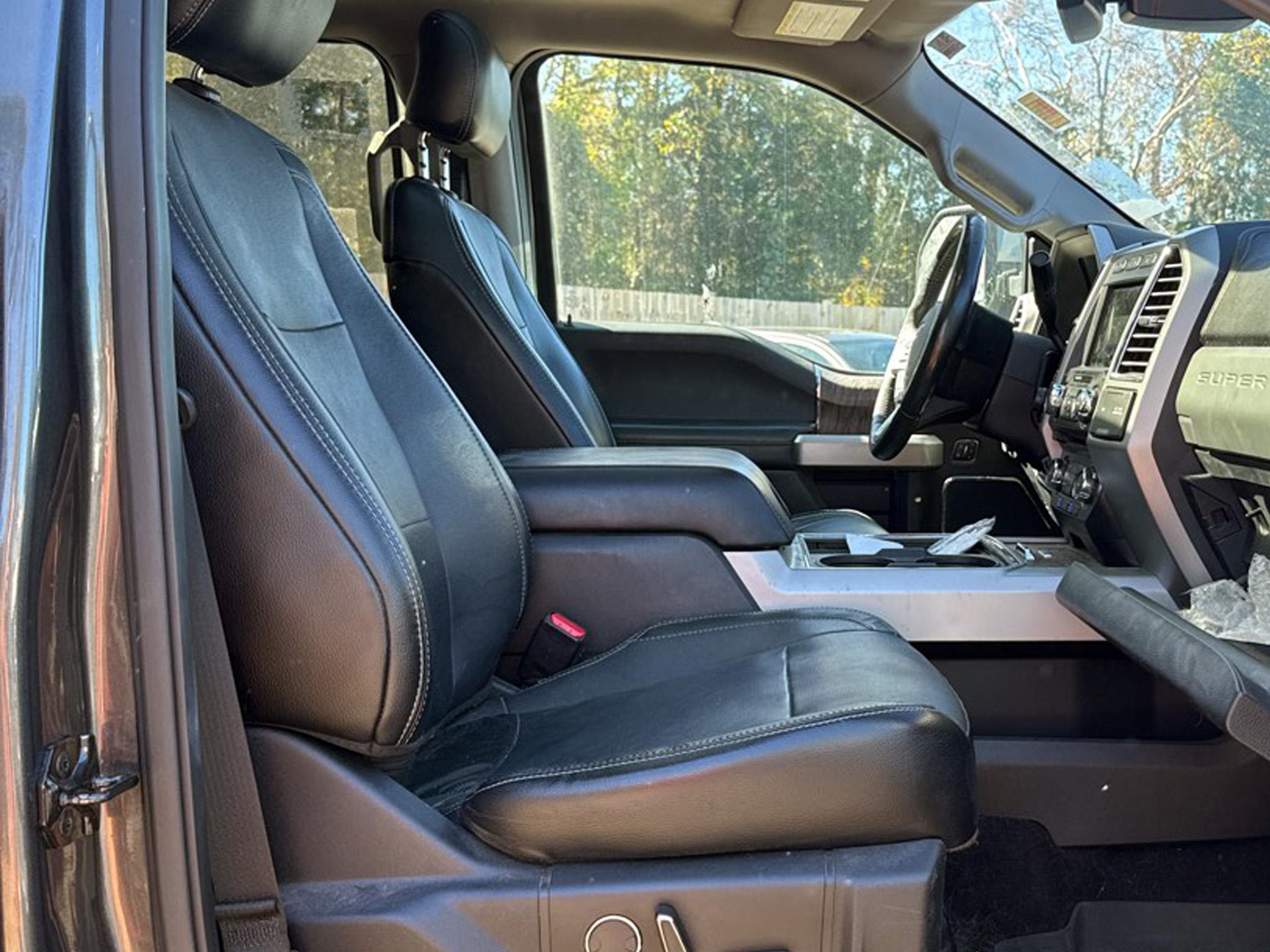 Ford Super Duty F-250 SRW Lariat 4WD Crew Cab 8' Box 2017