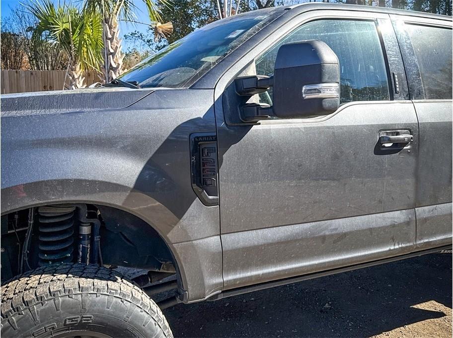 Ford Super Duty F-250 SRW Lariat 4WD Crew Cab 8' Box 2017