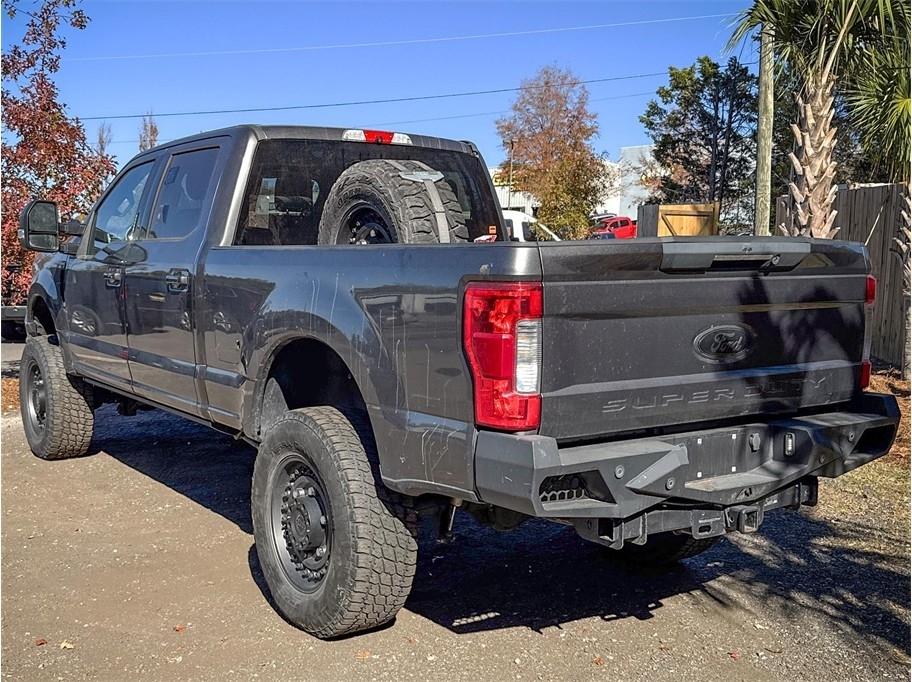 Ford Super Duty F-250 SRW Lariat 4WD Crew Cab 8' Box 2017
