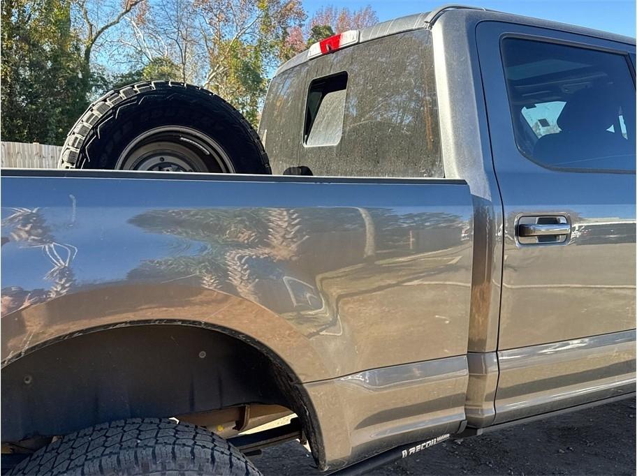 Ford Super Duty F-250 SRW Lariat 4WD Crew Cab 8' Box 2017