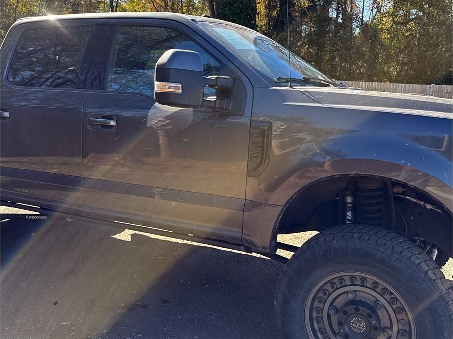 Ford Super Duty F-250 SRW Lariat 4WD Crew Cab 8' Box 2017