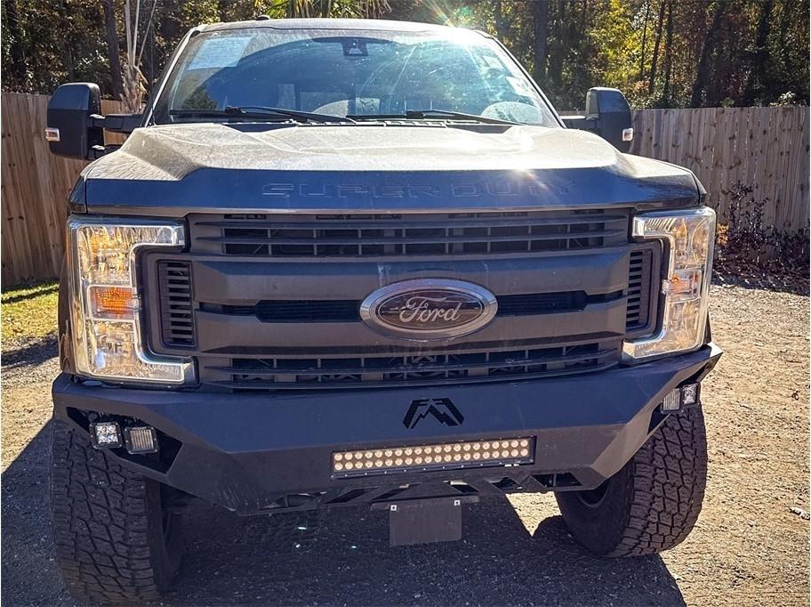 Ford Super Duty F-250 SRW Lariat 4WD Crew Cab 8' Box 2017