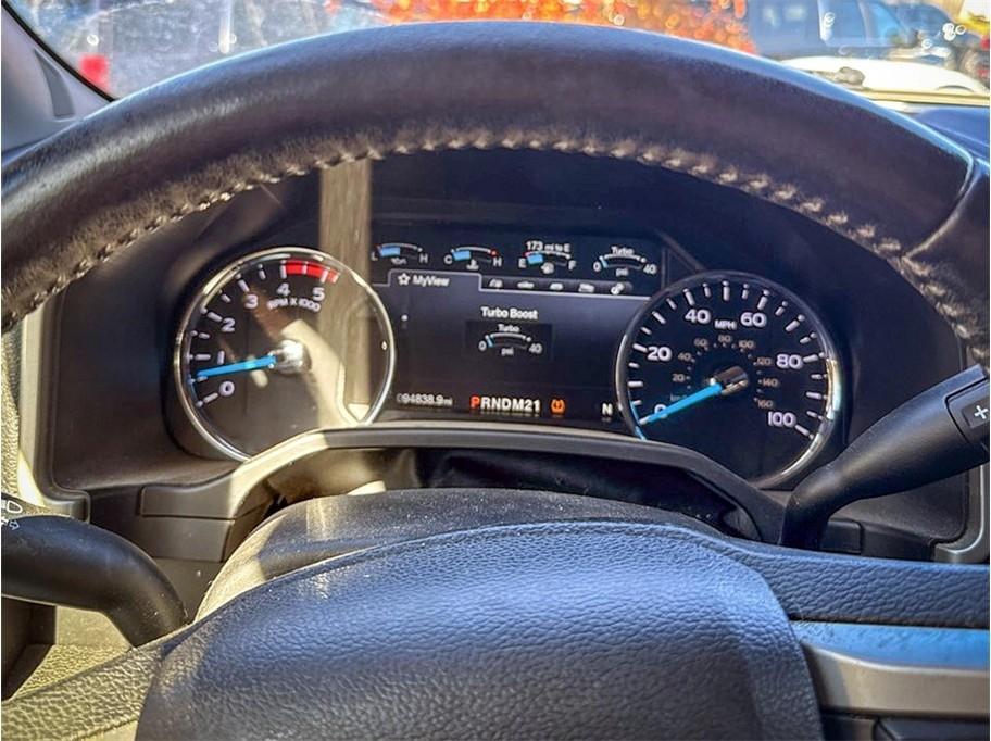 Ford Super Duty F-250 SRW Lariat 4WD Crew Cab 8' Box 2017