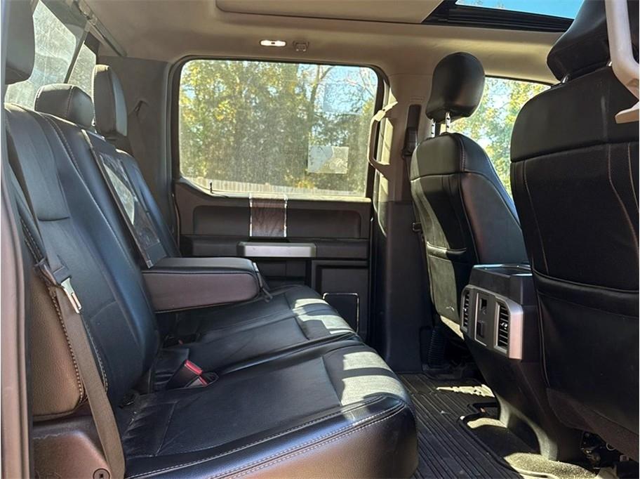 Ford Super Duty F-250 SRW Lariat 4WD Crew Cab 8' Box 2017