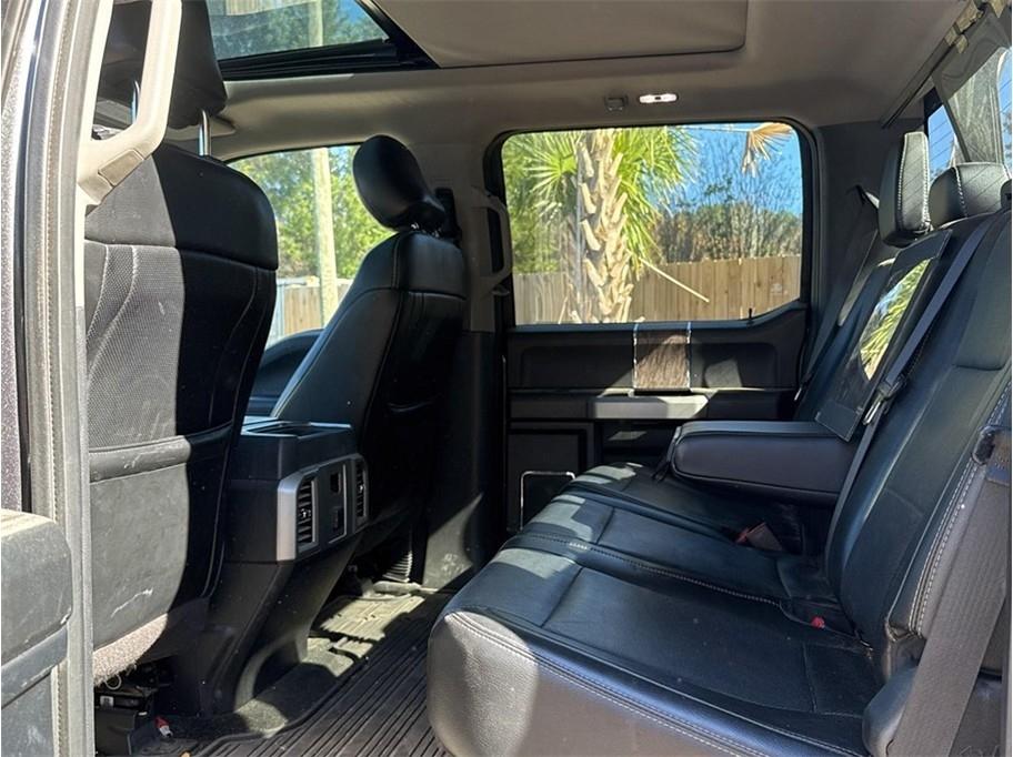 Ford Super Duty F-250 SRW Lariat 4WD Crew Cab 8' Box 2017