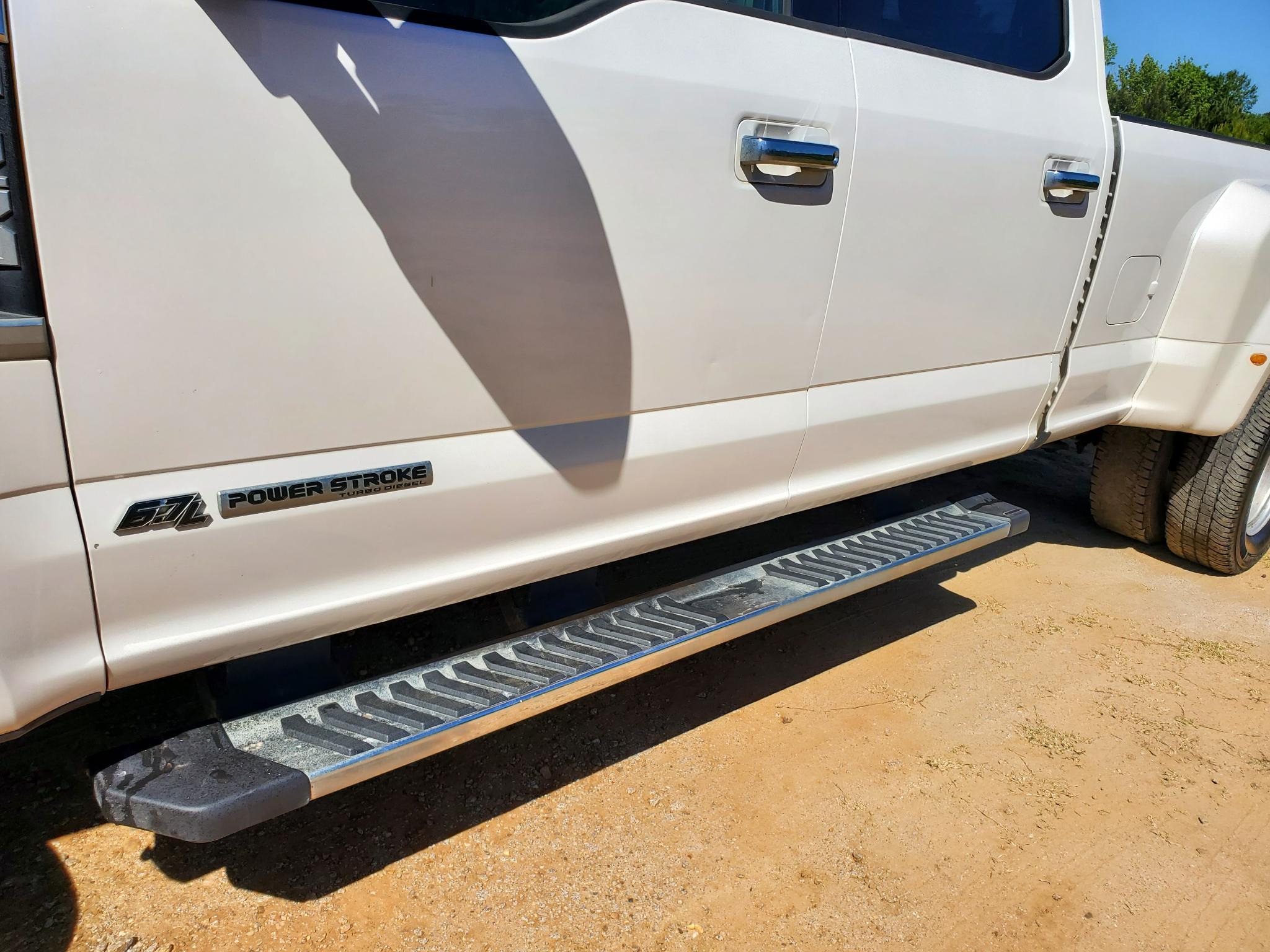 Ford Super Duty F-350 DRW King Ranch 4WD Crew Cab 8' Box 2017