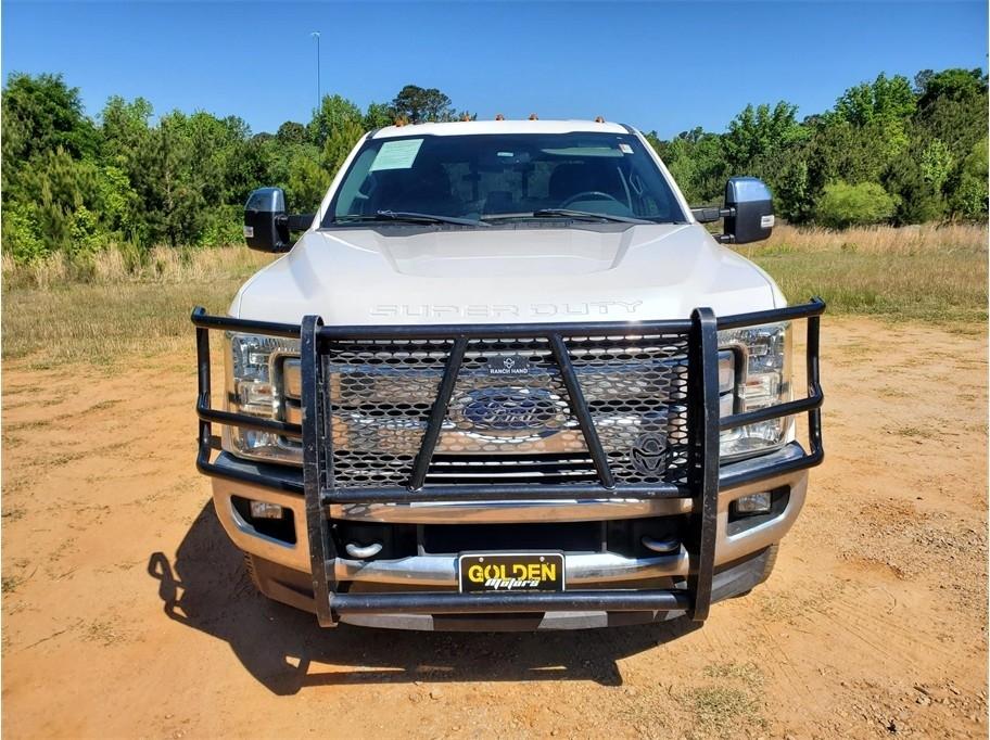 Ford Super Duty F-350 DRW Lariat 4WD Crew Cab 8' Box 2017