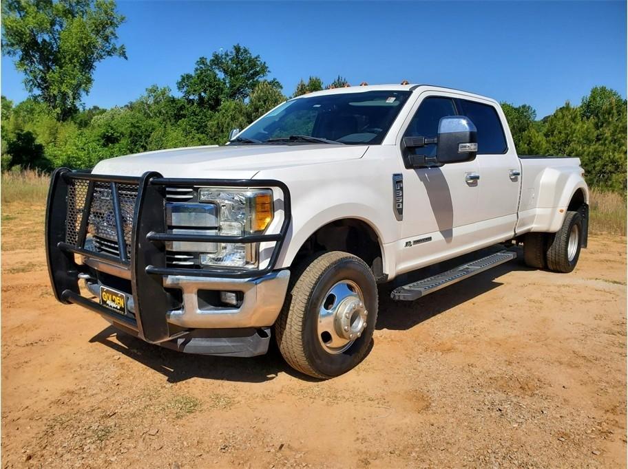 Ford Super Duty F-350 DRW Lariat 4WD Crew Cab 8' Box 2017
