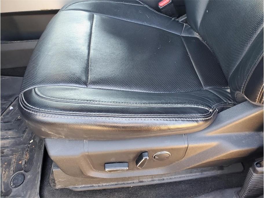 Ford Super Duty F-350 DRW Lariat 4WD Crew Cab 8' Box 2017