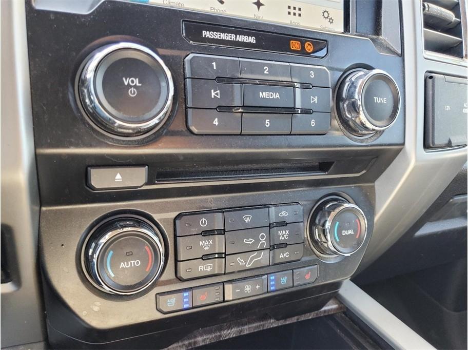 Ford Super Duty F-350 DRW Lariat 4WD Crew Cab 8' Box 2017