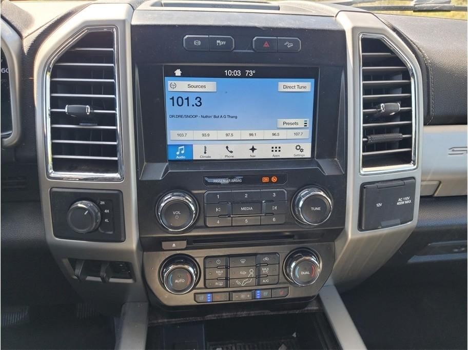 Ford Super Duty F-350 DRW Lariat 4WD Crew Cab 8' Box 2017