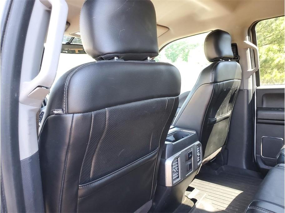 Ford Super Duty F-350 DRW Lariat 4WD Crew Cab 8' Box 2017