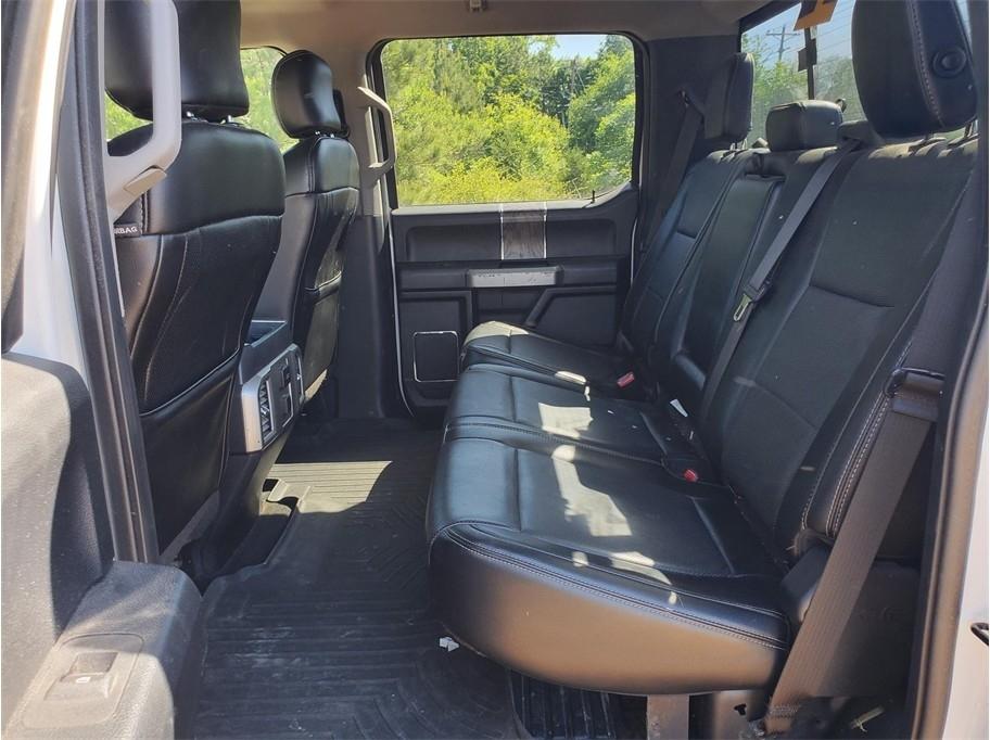 Ford Super Duty F-350 DRW Lariat 4WD Crew Cab 8' Box 2017