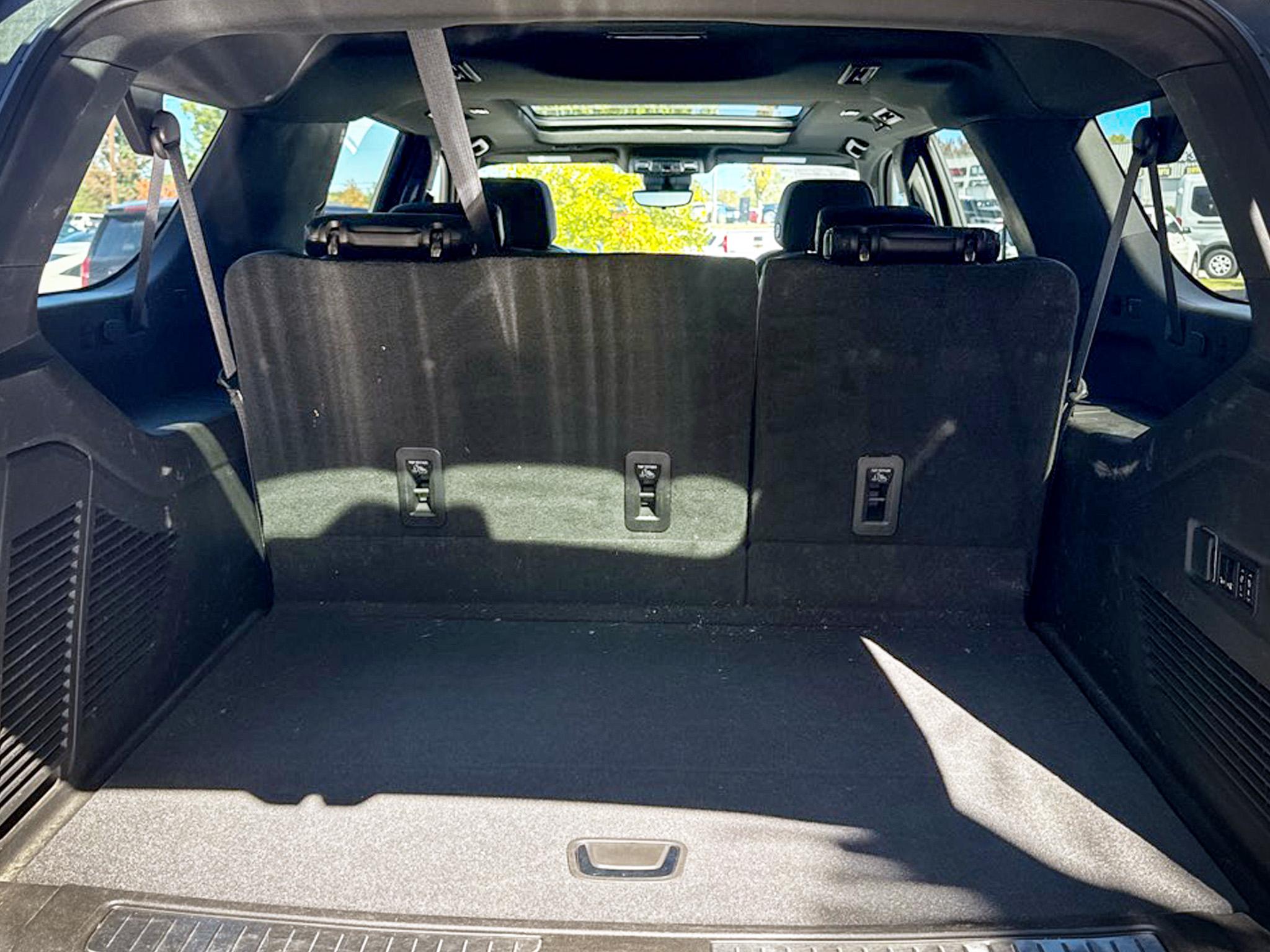 Chevrolet Suburban 4WD 4dr High Country 2023