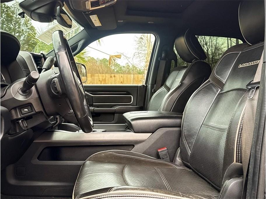 RAM 2500 Laramie 4x4 Mega Cab 6'4" Box 2020