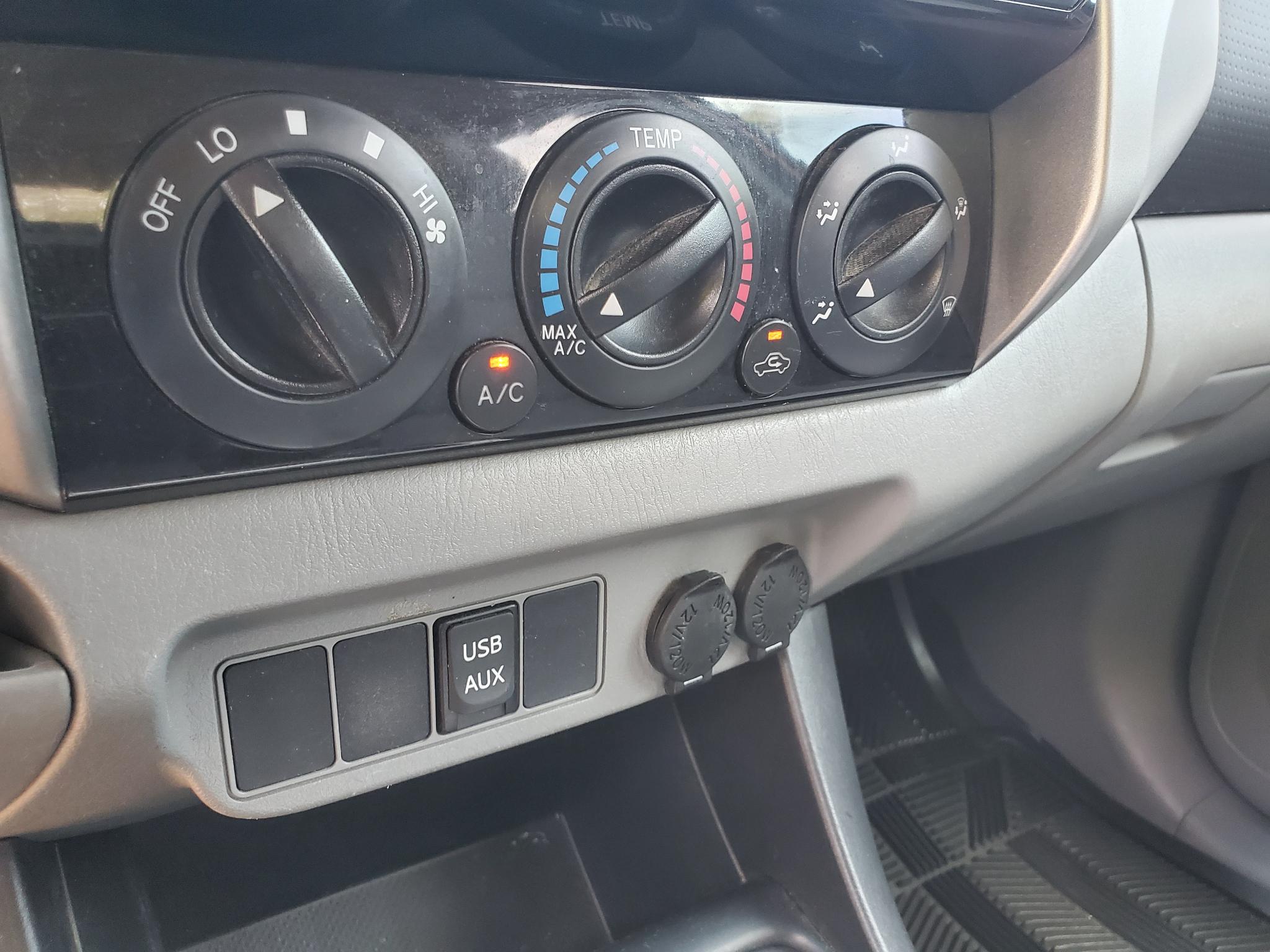 Toyota Tacoma 2WD Double Cab V6 AT PreRunner (Natl) 2015