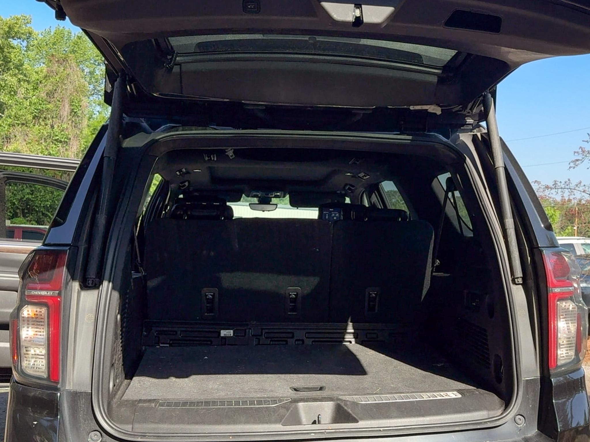 Chevrolet Suburban  2021