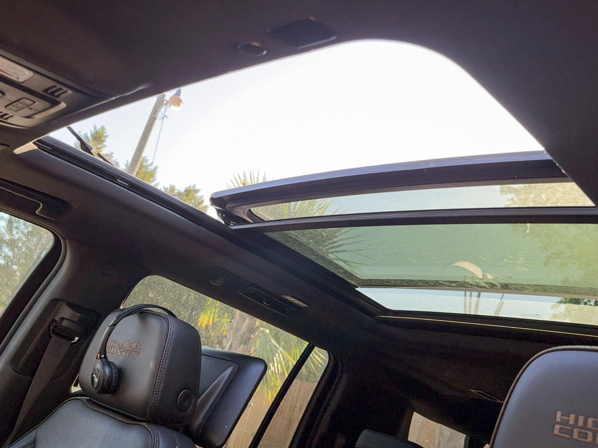 Chevrolet Suburban  2021