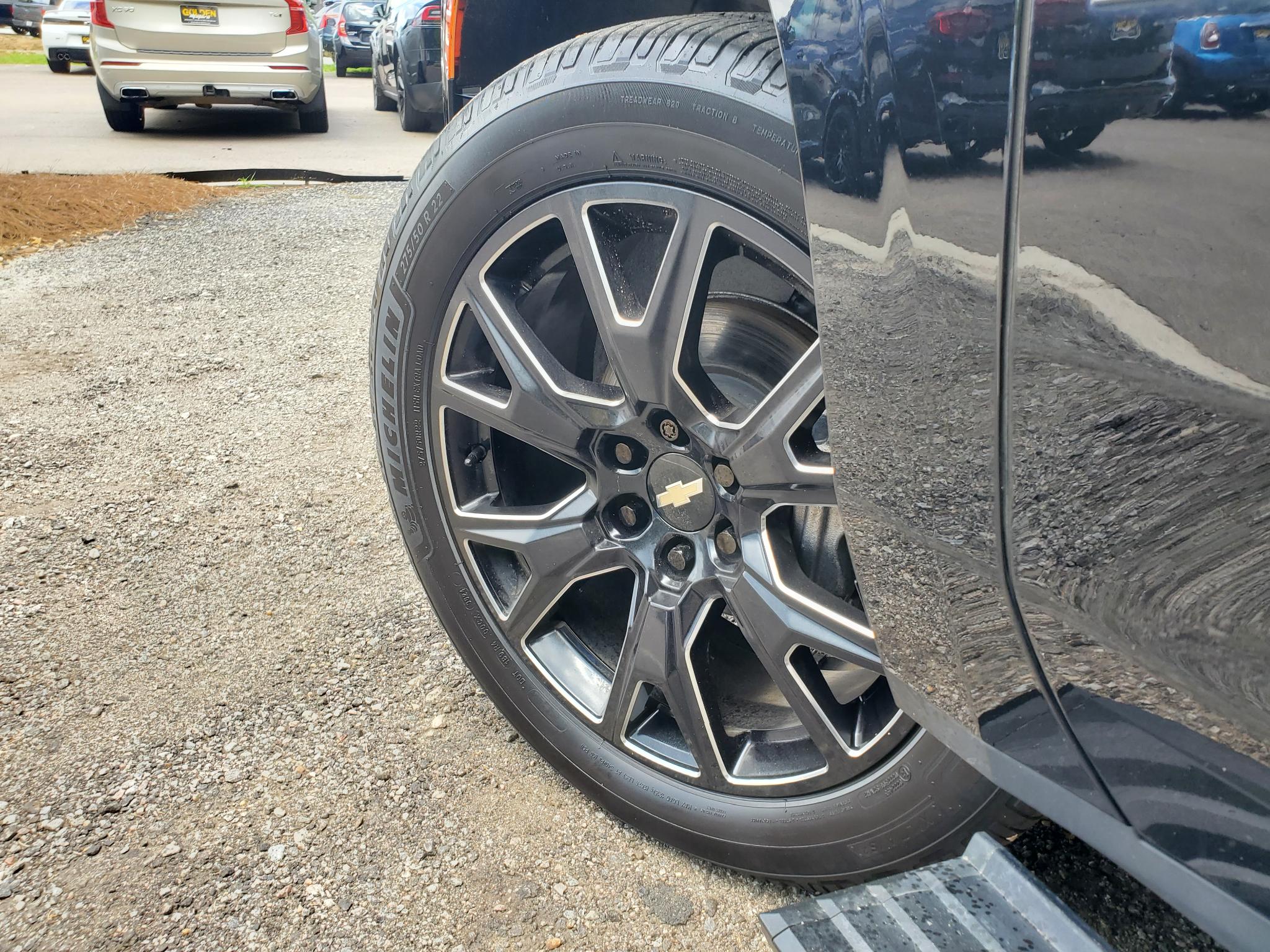 Chevrolet Suburban  2021