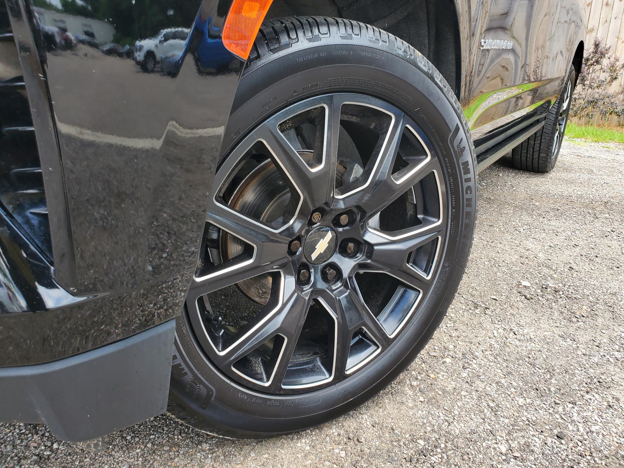 Chevrolet Suburban  2021