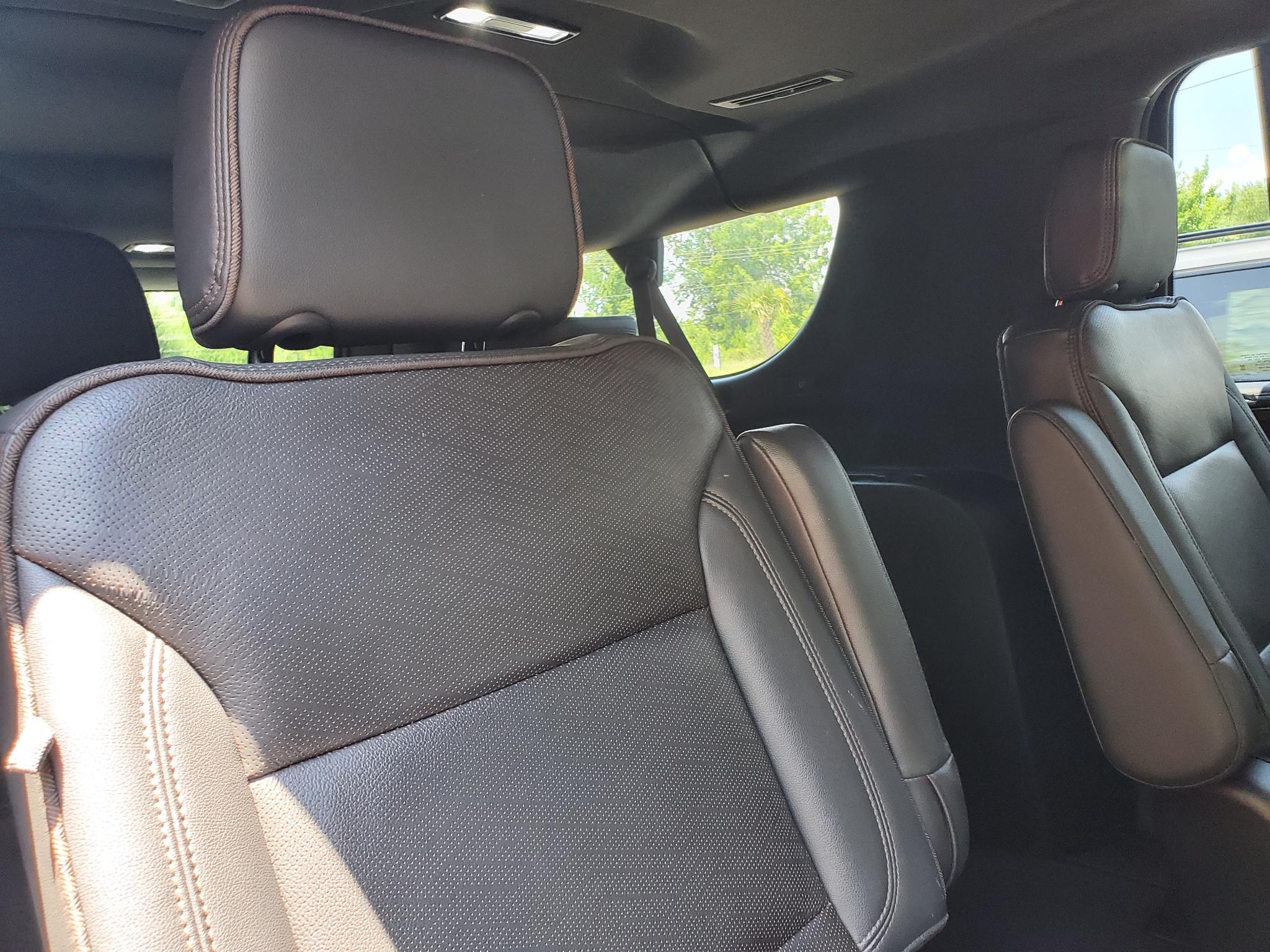 Chevrolet Suburban  2021