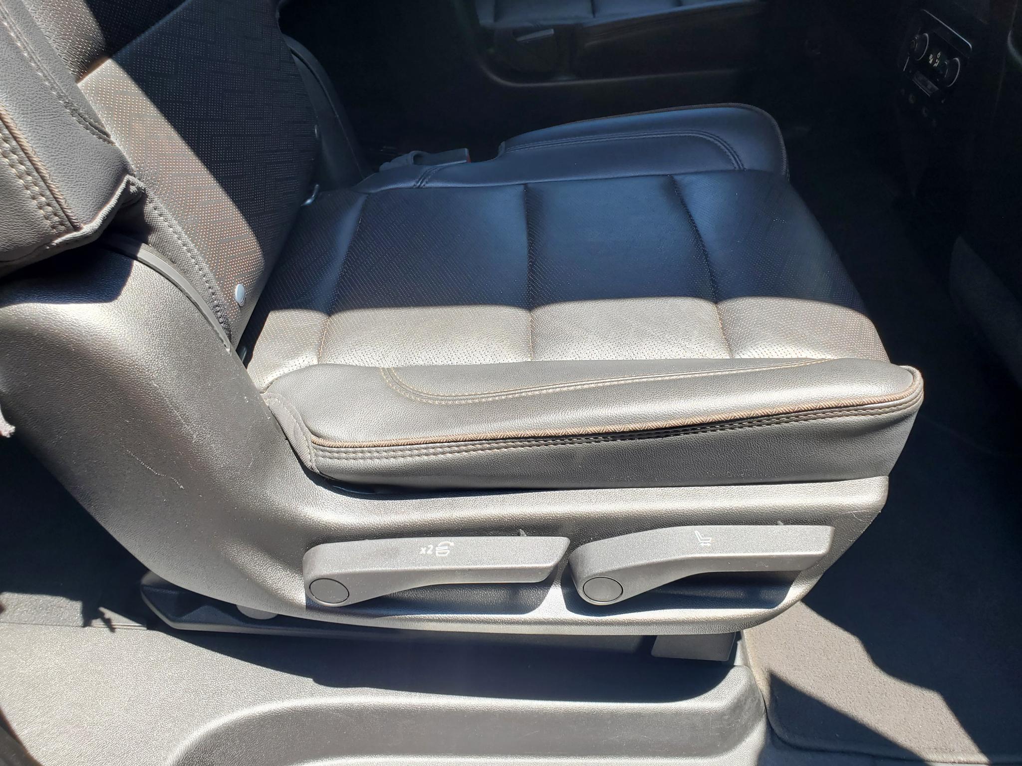 Chevrolet Suburban  2021