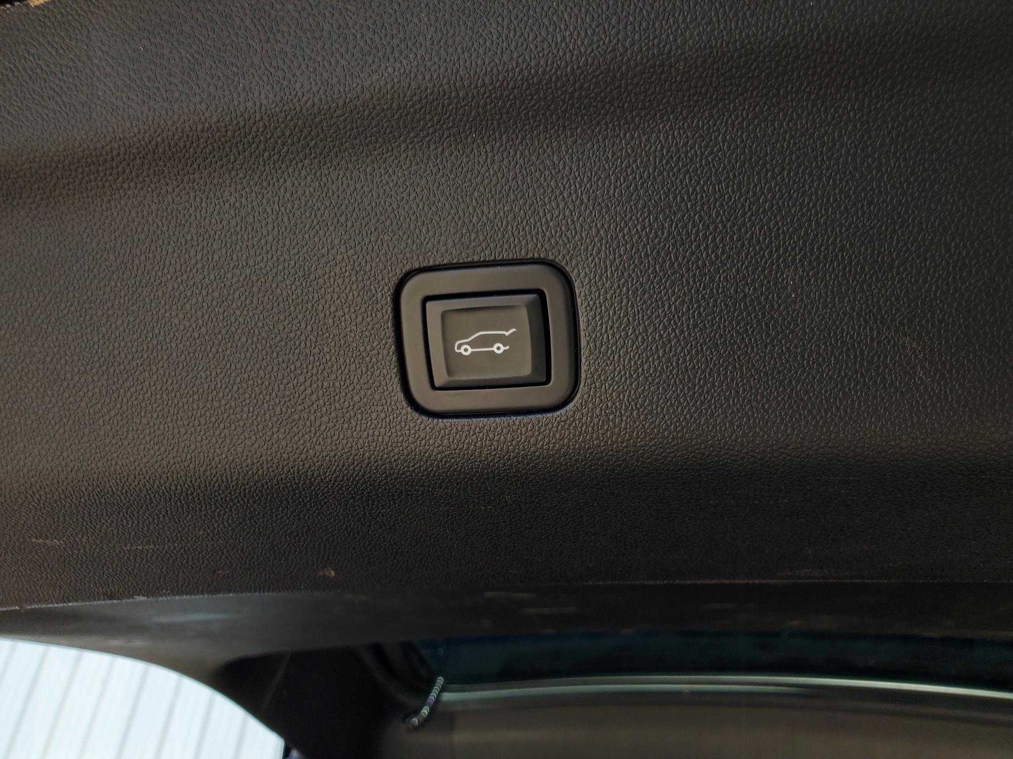 Chevrolet Suburban  2021
