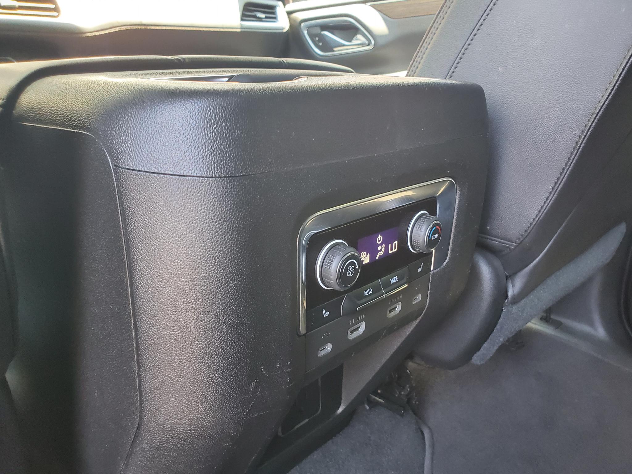 Chevrolet Suburban  2021