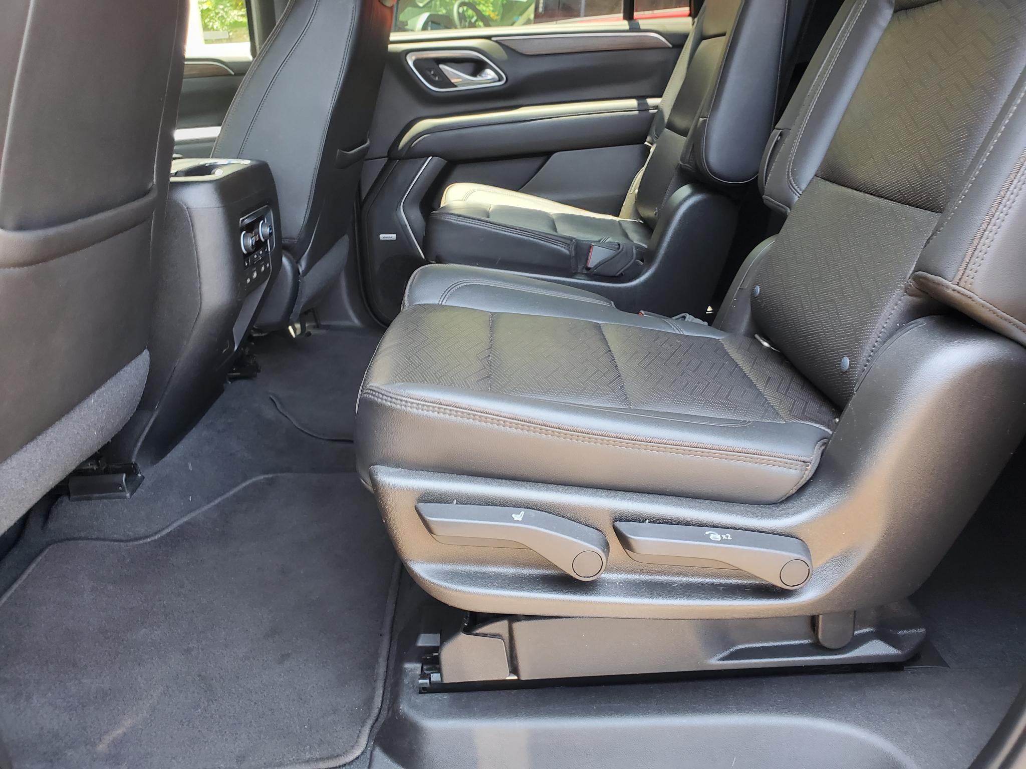 Chevrolet Suburban  2021