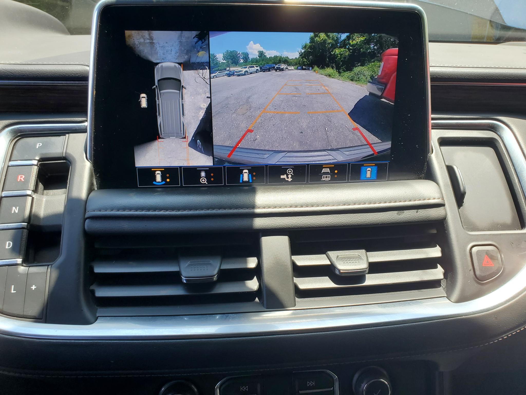 Chevrolet Suburban  2021