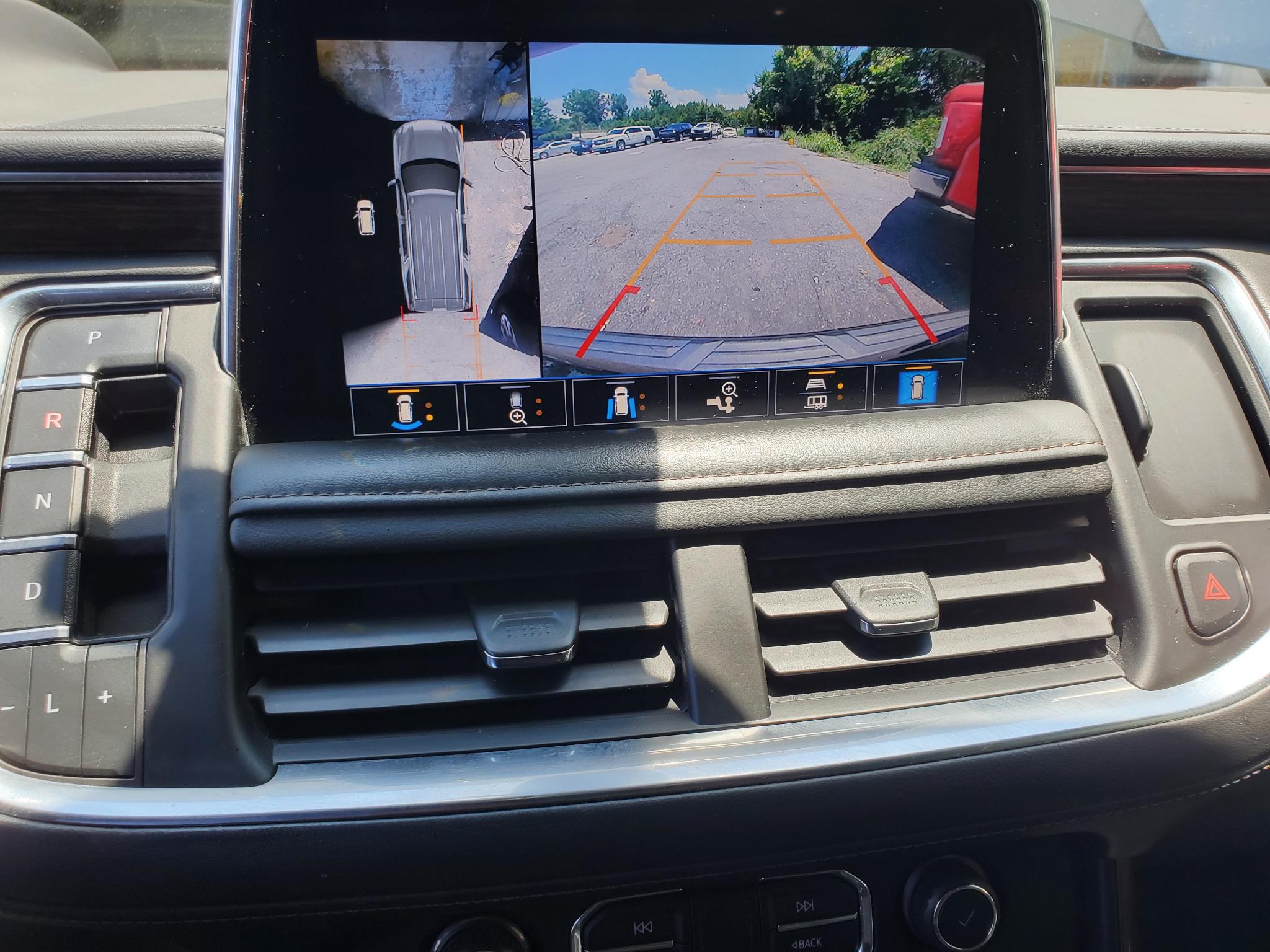 Chevrolet Suburban  2021