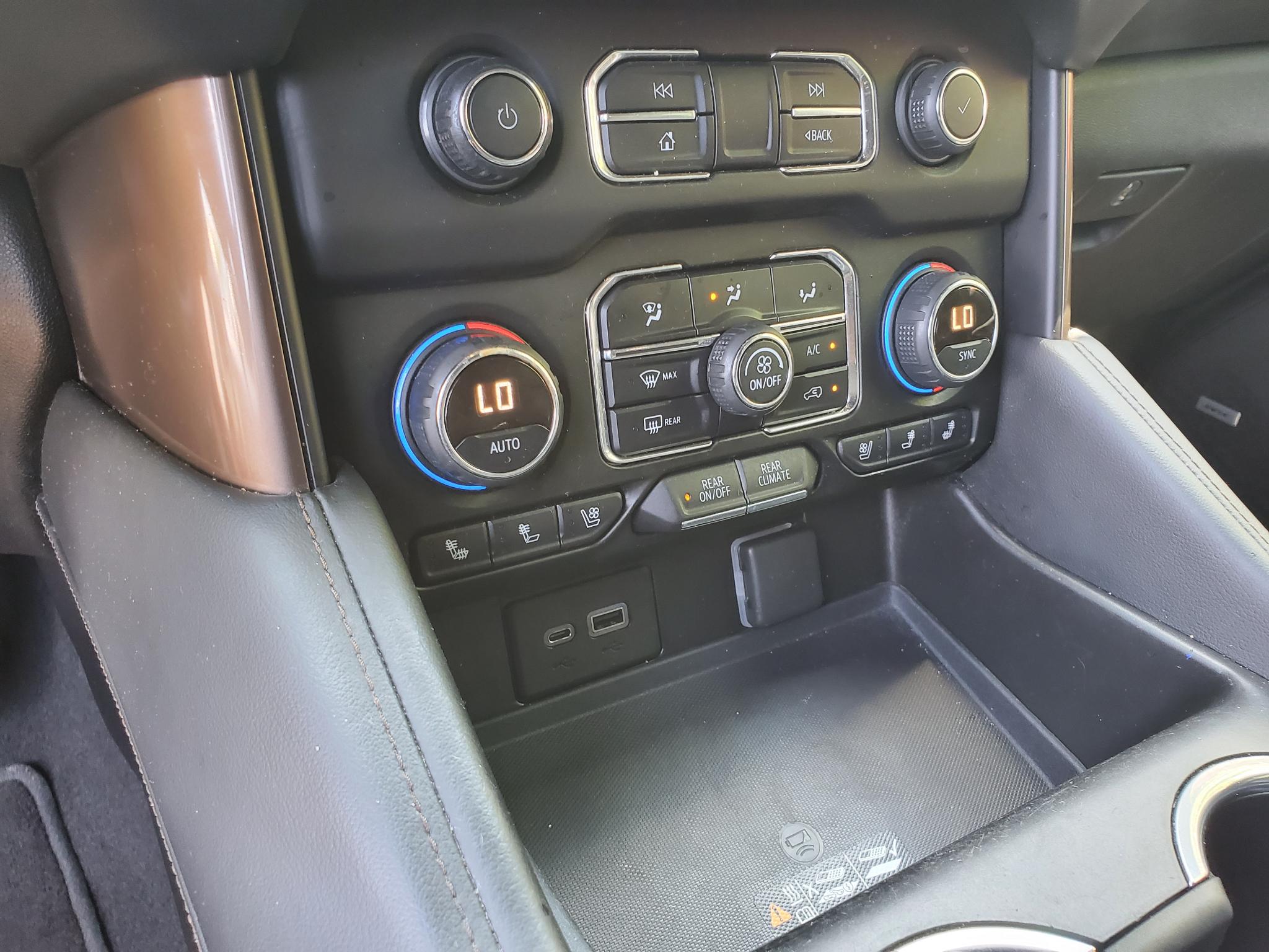 Chevrolet Suburban  2021