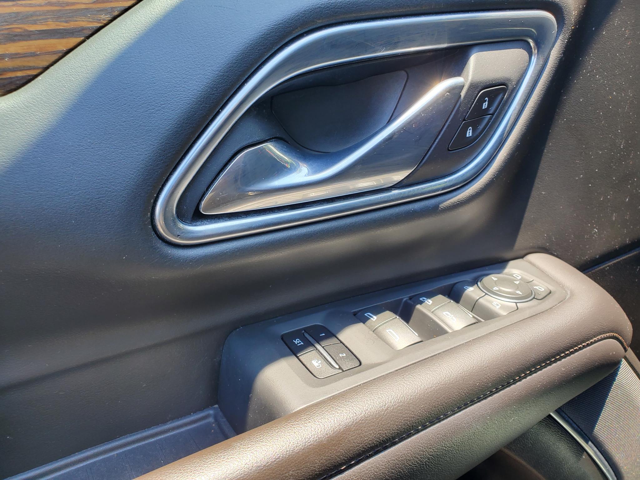 Chevrolet Suburban  2021