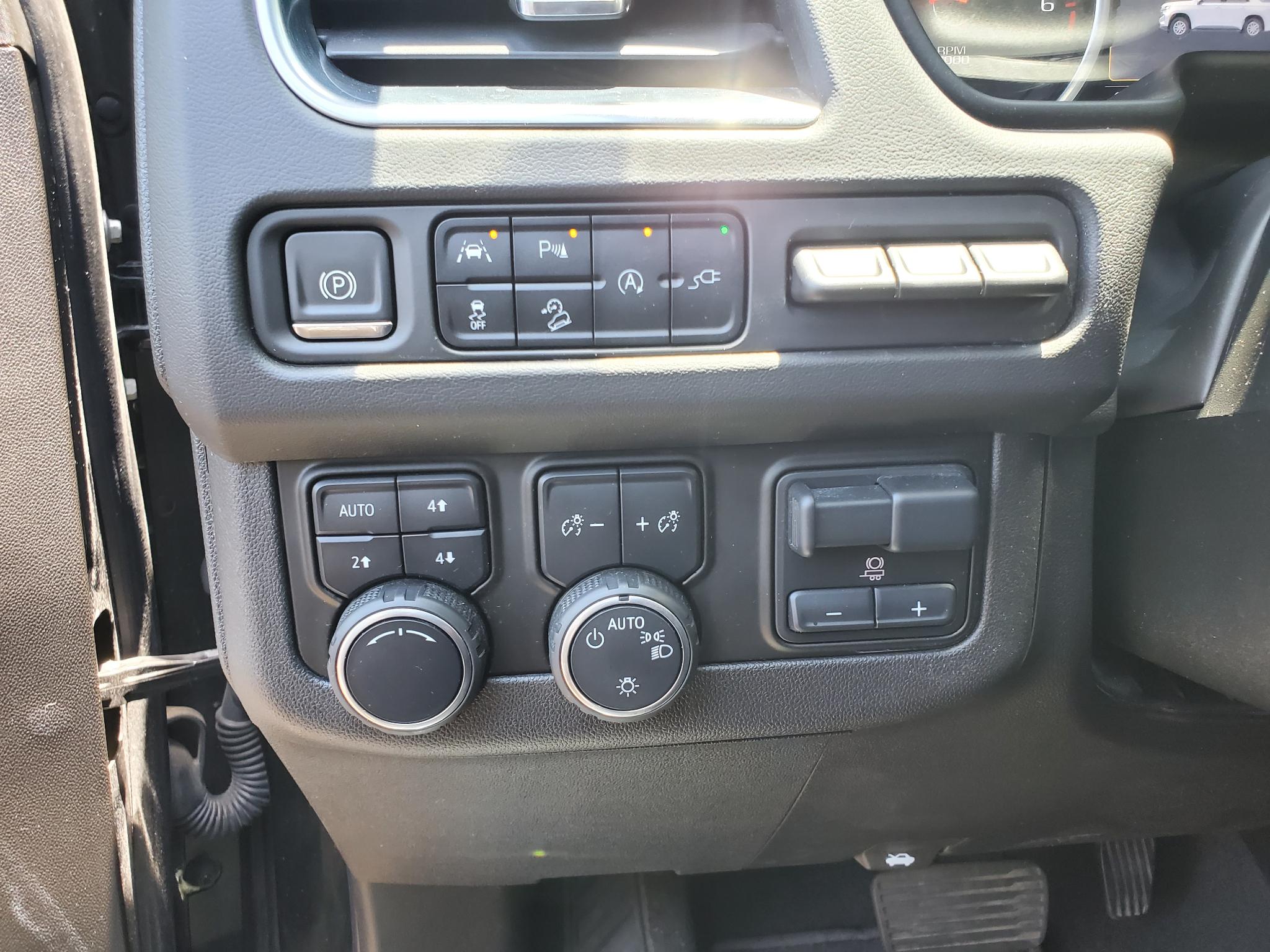 Chevrolet Suburban  2021