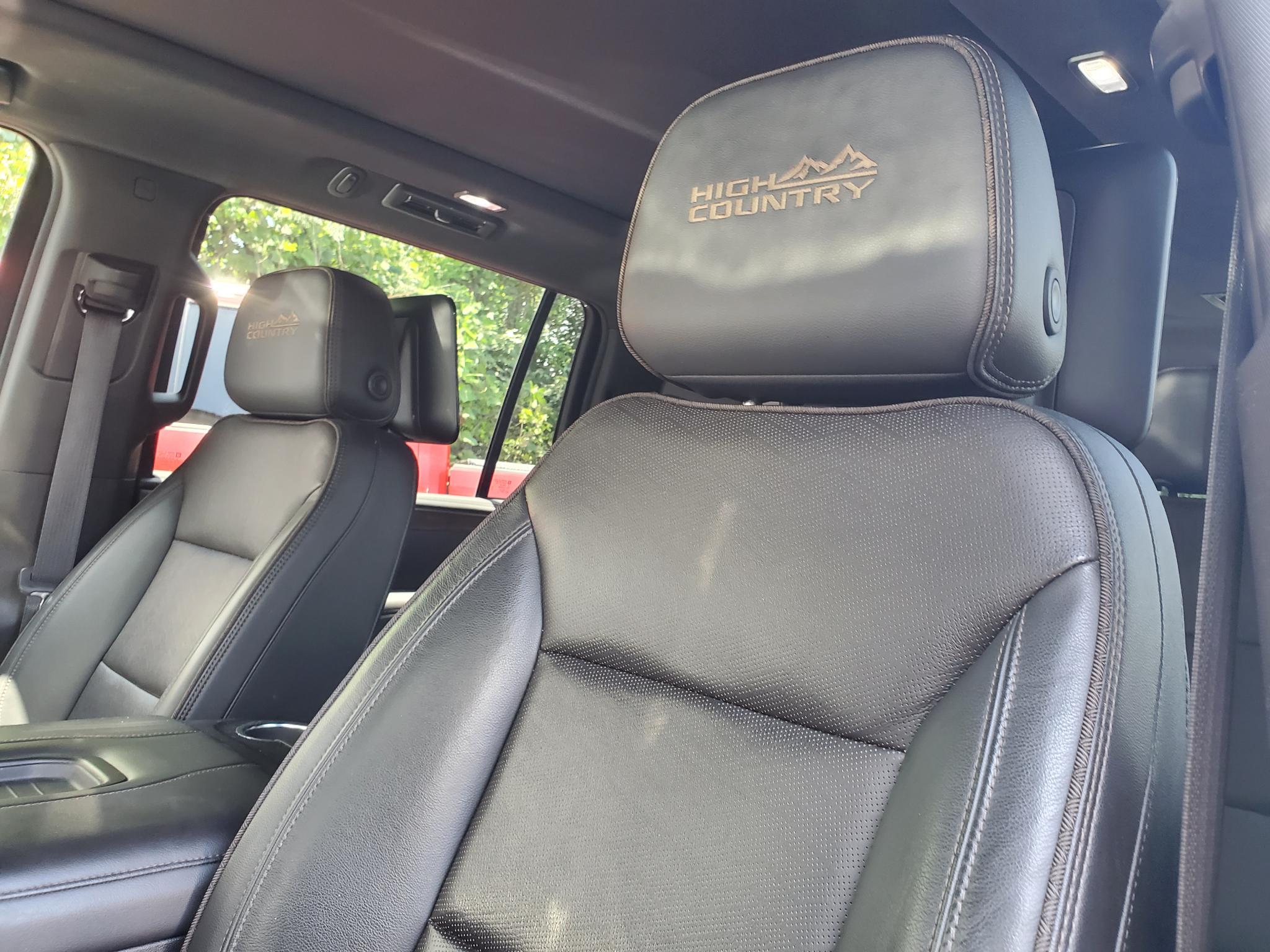 Chevrolet Suburban  2021