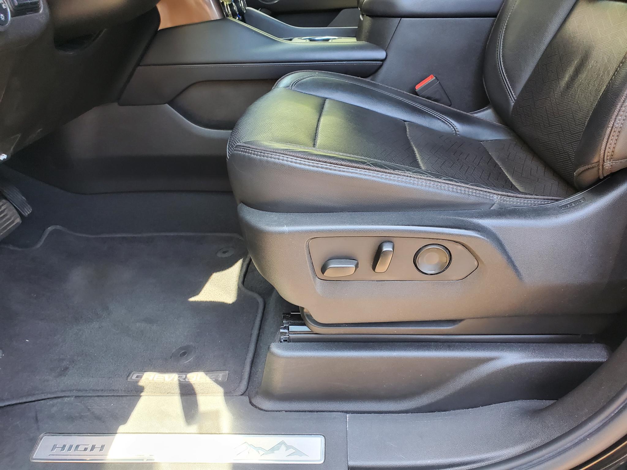 Chevrolet Suburban  2021