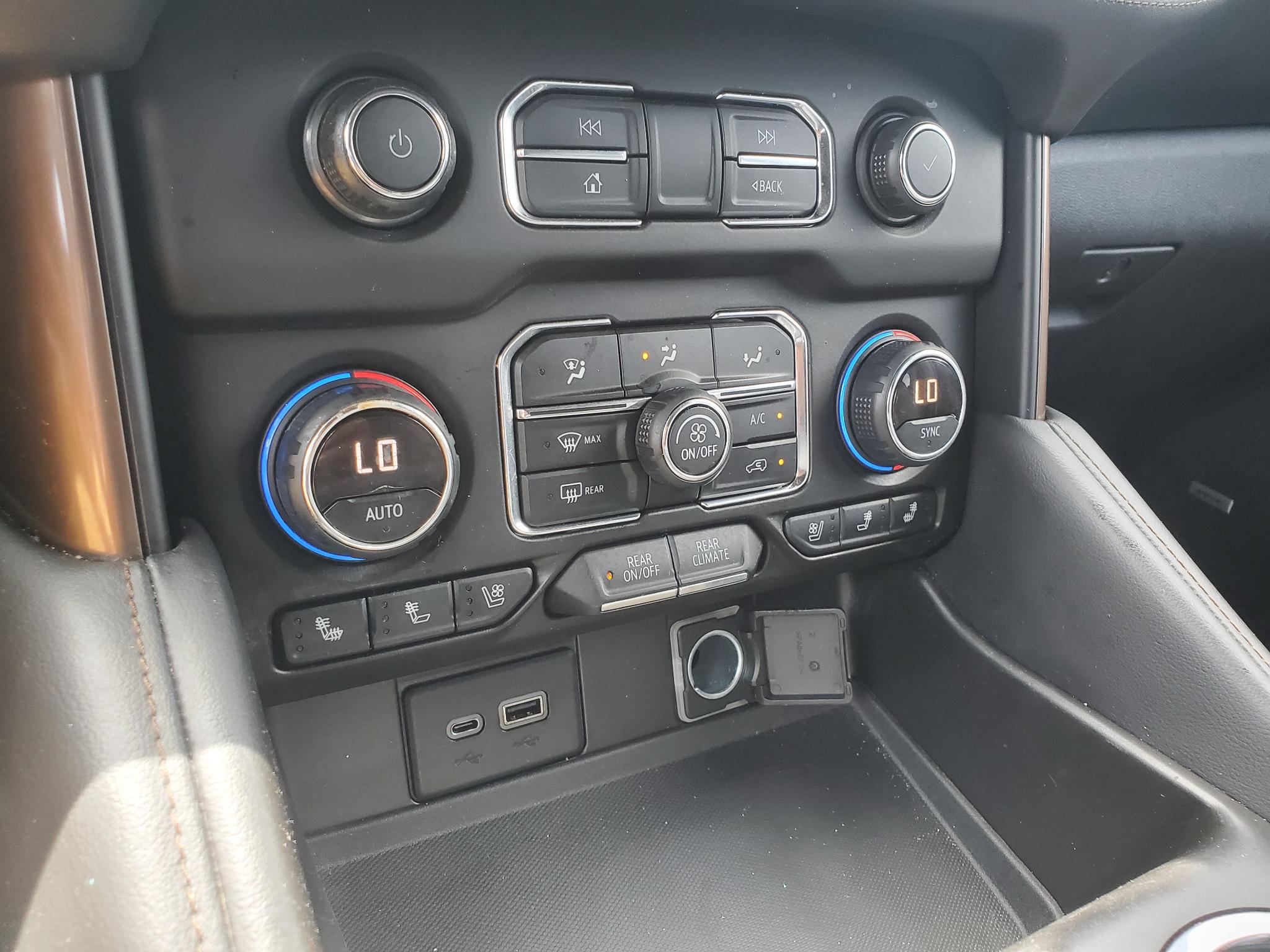 Chevrolet Suburban  2021