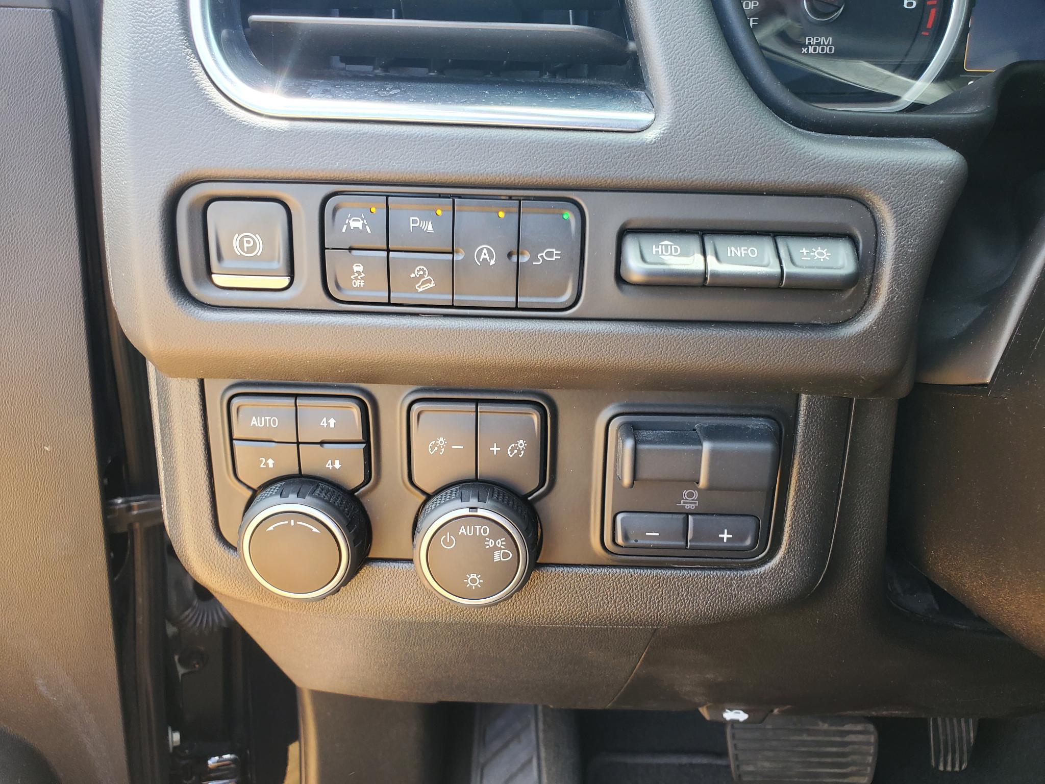 Chevrolet Suburban  2021